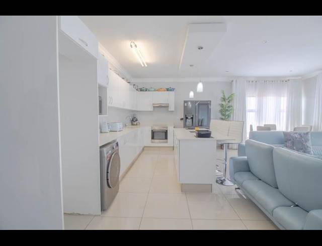 3 BEDROOM APARTMENT FOR SALE IN UMHLANGA RIDGE